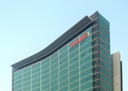 华为技术公司正在向日本公司收取使用专利技术许可费，包括一些小公司