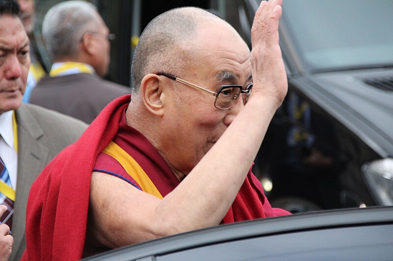 File:Dalai Lama besøker Stortinget (14140387091).jpg