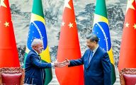 13.05.2025 - Presidente da República, Luiz Inácio Lula da Silva e o Presidente da República Popular da China, Xi Jinping, durante a cerimônia de assinatura de Atos, no Palácio do Povo. Pequim - China.  Foto: Ricardo Stuckert / PR