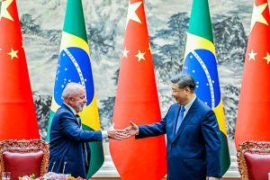 13.05.2025 - Presidente da República, Luiz Inácio Lula da Silva e o Presidente da República Popular da China, Xi Jinping, durante a cerimônia de assinatura de Atos, no Palácio do Povo. Pequim - China.  Foto: Ricardo Stuckert / PR