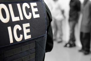 美国移民ICE_Immigration_Raid_Scene