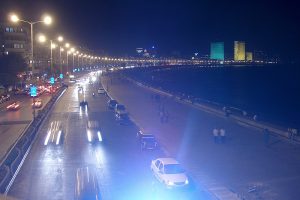 https://upload.wikimedia.org/wikipedia/commons/4/48/Mumbai%2C_India%2C_Beach_promenade_and_highway_in_Mumbai.jpg