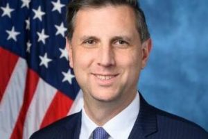 Seth_Magaziner_(cropped_1)