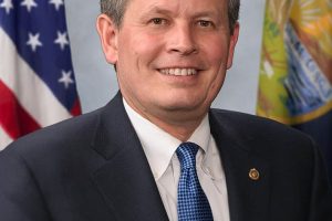 Steve_Daines_official_Senate_portrait