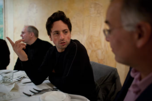 谷歌联合创始人谢尔盖·布林也出现在爱泼斯坦庄园的照片中 © 众议院监督与政府改革委员会