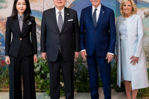 The White House, Public domain, via Wikimedia Commons