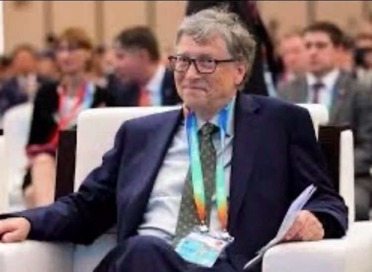 推动新冠疫苗问世,盖茨和他的500亿慈善基金扮演的什么角色?