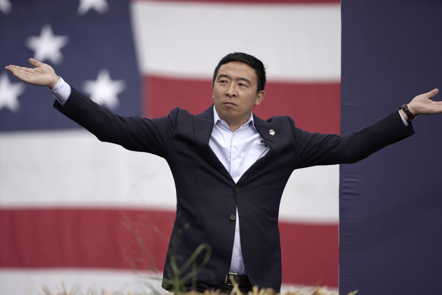 Andrew Yang's presidential campaign raises $10 million in third quarter - Los Angeles Times